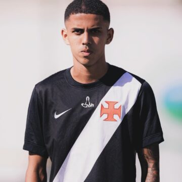 Avaí contrata o jovem lateral-direito vascaíno Léo Araújo e cede Avaí contrata o jovem lateral-direito vascaíno Léo Araújo e cede o meia Tedesco ao Vasco