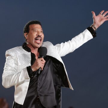 Lionel Richie é internado na UTI após show, diz site