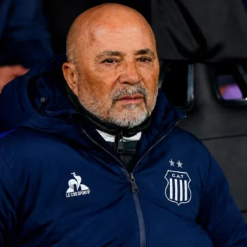 Ex-Flamengo, Sampaoli é demitido após 7 jogos por time argentino