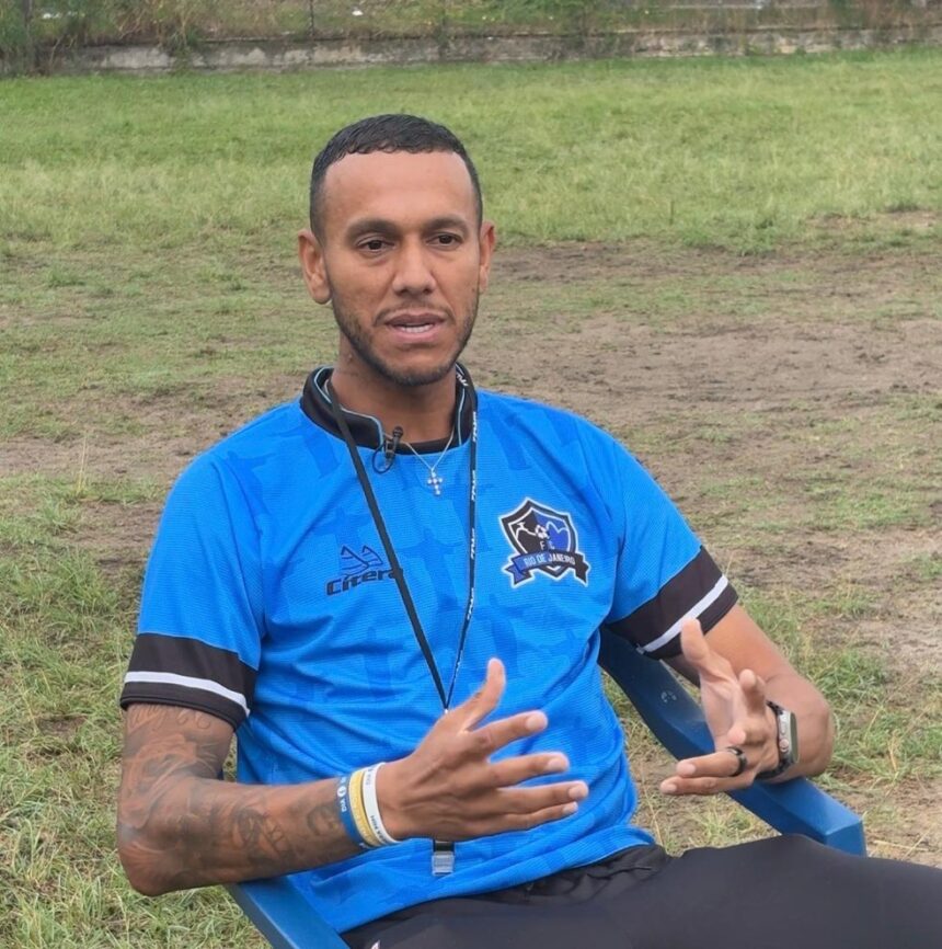 Antes de estreia como treinador na 4ª divisão do Carioca, Antes de estreia como treinador na 4ª divisão do Carioca, Souza levou elenco para conhecer Philippe Coutinho