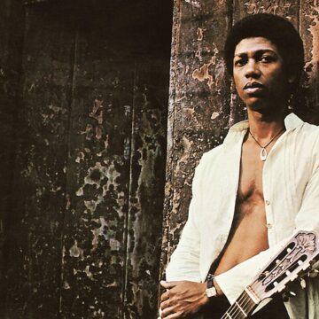 Djavan relança primeiro álbum, feito há 50 anos, em edição remixada que traz versões inéditas de faixas do LP de 1976