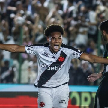 Al-Fayha, de Hugo Moura e Carille, faz proposta pelo jovem zagueiro vascaíno Walace Falcão