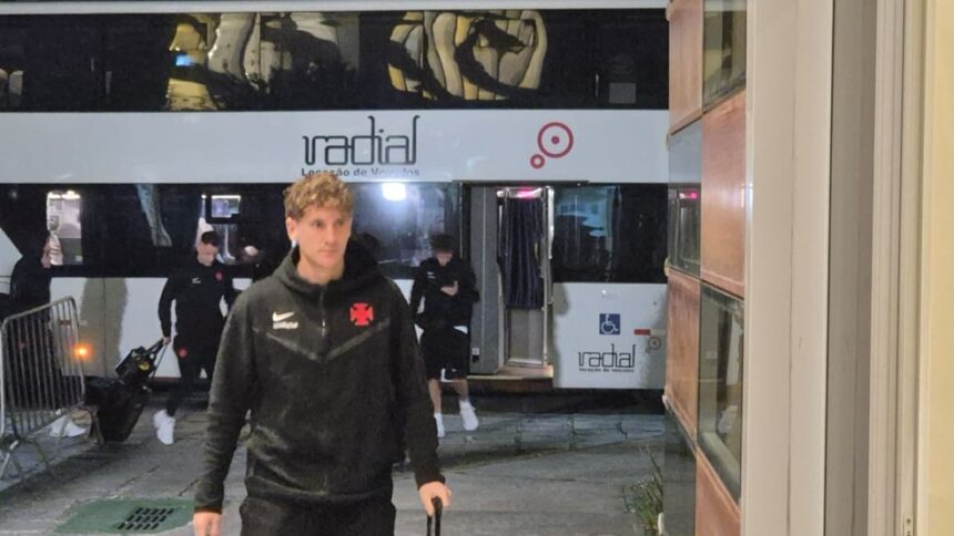 Vasco chega a Salvador para enfrentar o Vitória e Pedro Emanuel faz mistério na escalação