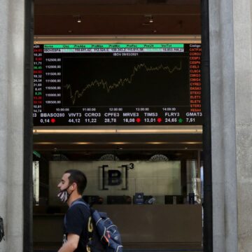 Bolsa sobe 1,3% e atinge maior nível em quase quatro meses