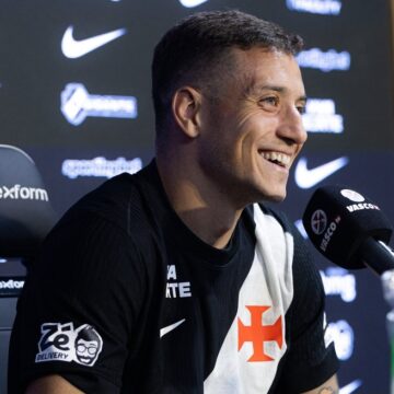 Bruno Duarte deve jogar neste sábado contra o Fluminense; relembre outras estreias de atacantes vascaínos