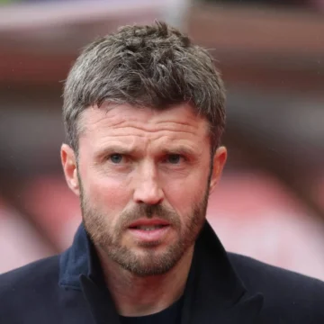‘Eu acredito nele’: Carrick defende atacante encostado do Manchester United