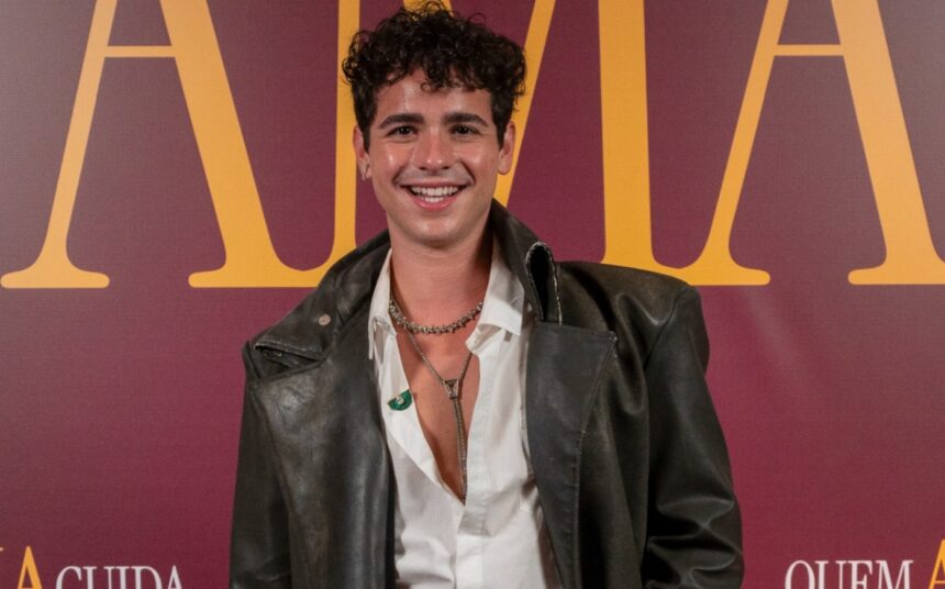 Ator de 'Quem Ama Cuida' acusa streamer de homofobia após Ator de 'Quem Ama Cuida' acusa streamer de homofobia após live durante Rock in Rio: 'Medo de ser roubado era maior'