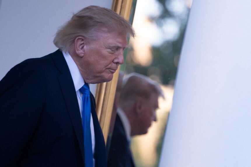Aprovação de Trump cai para 33%, menor nível já registrado, Aprovação de Trump cai para 33%, menor nível já registrado, com piora na avaliação da economia e do custo de vida