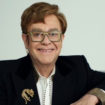 Aos 79 anos e após cirurgias, Elton John toca no Rock in Rio depois de se despedir das turnês; entenda