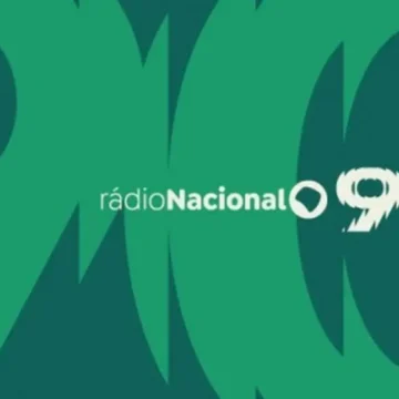 Rádio Nacional celebra 90 anos com transmissões de momentos marcantes