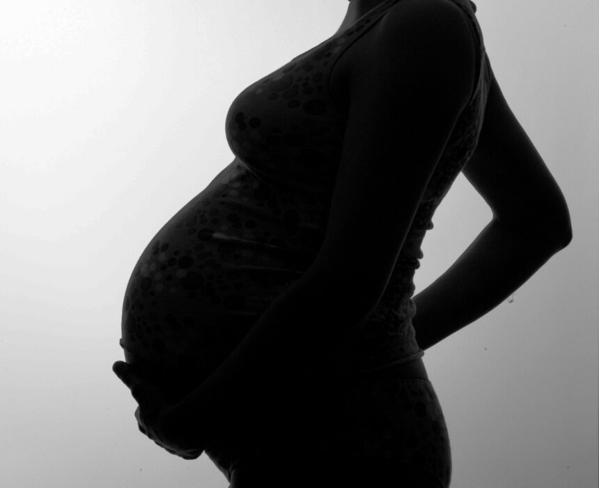 Receita barra R$ 1 bilhão em pedidos suspeitos de salário-maternidade