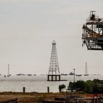 Petróleo chega perto de US$ 100 e bate máxima em 6 semanas após ataque à Arábia Saudita