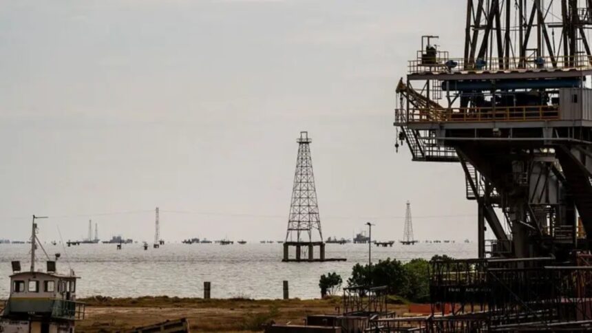 Petróleo chega perto de US$ 100 e bate máxima em 6 semanas após ataque à Arábia Saudita