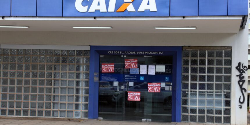 Caixa entra em greve nacional; BB tem paralisação parcial Caixa entra em greve nacional; BB tem paralisação parcial
