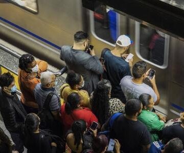 Setor de serviços patina e abrem caminho para nova queda dos juros