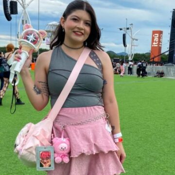'Rock colegial', botas de pelúcia e meia calça: o que se destaca nos looks dos fãs de K-pop no Rock in Rio