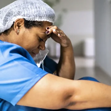 A Enfermagem no século XXI: quem cuida também precisa ser A Enfermagem no século XXI: quem cuida também precisa ser cuidado