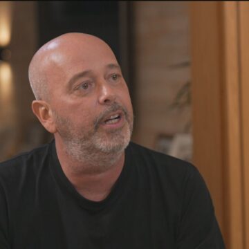 Pálpebra caída, fala alterada e dificuldade para mastigar: os sinais da doença de Alex Escobar