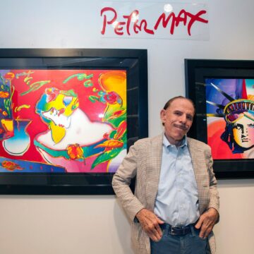 Morre Peter Max, artista psicodélico símbolo do movimento hippie, aos 88 anos