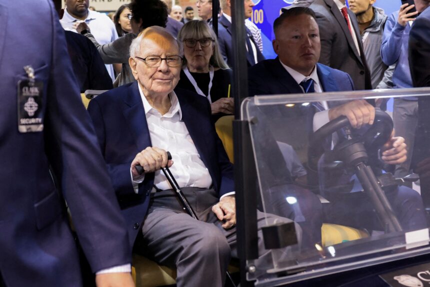 Warren Buffett deixa a presidência da Berkshire Hathaway Warren Buffett deixa a presidência da Berkshire Hathaway
