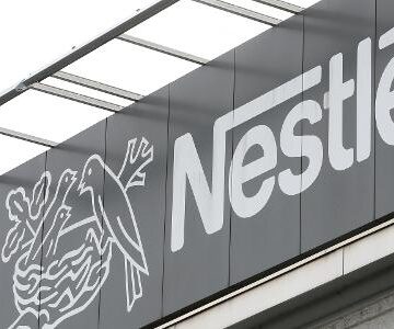 Ações da Nestlé caem após Rússia confiscar ativos da empresa Ações da Nestlé caem após Rússia confiscar ativos da empresa