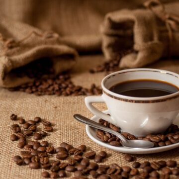 Por que a cafeína deixa algumas pessoas em alerta e outras não sentem nada?