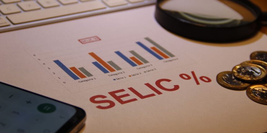 Mercado reduz projeção da Selic para 13,50% Mercado reduz projeção da Selic para 13,50%