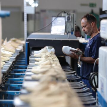 Produção industrial tem pior resultado para agosto em 11 anos; intenção de investir é a menor em 6 anos