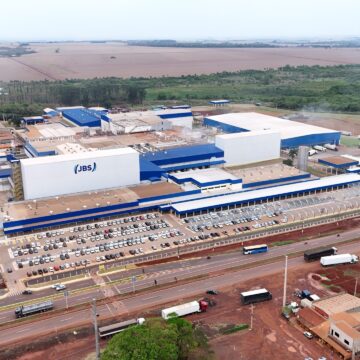 JBS aprova pedido para fechar capital de subsidiária brasileira, mas JBS aprova pedido para fechar capital de subsidiária brasileira, mas grupo segue na B3 por meio da JBS N.V.