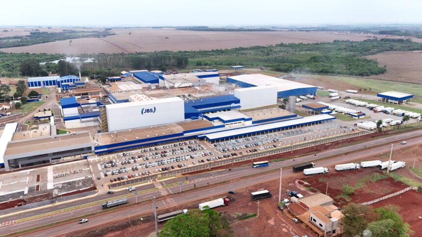 JBS aprova pedido para fechar capital de subsidiária brasileira, mas grupo segue na B3 por meio da JBS N.V.