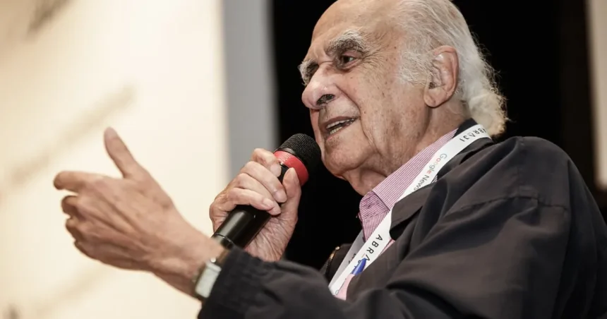 Causa da morte de Zuenir Ventura é revelada: entenda os riscos da pneumonia em idosos