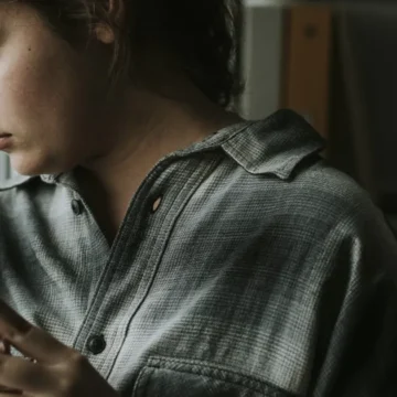Precisa conversar? Onde buscar apoio emocional gratuito no Brasil, inclusive 24 horas